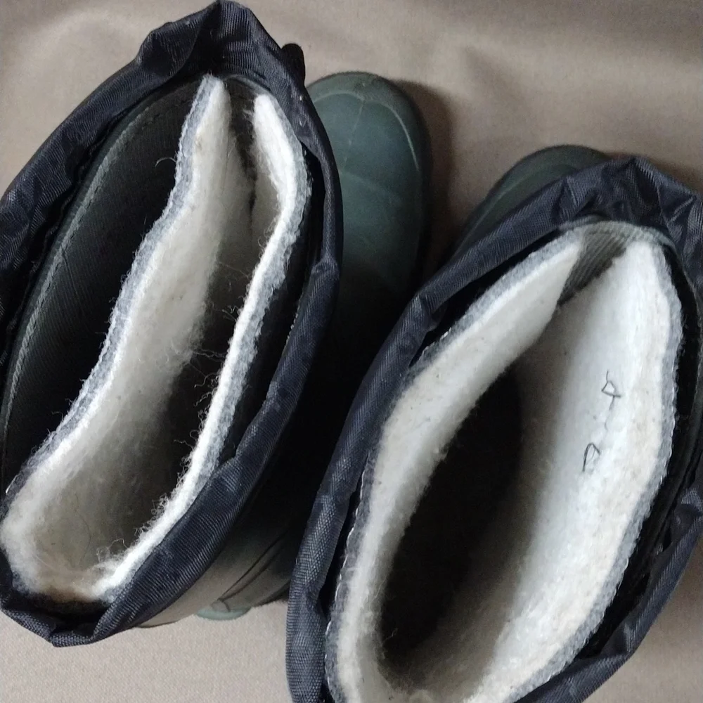 Baffin insulated waterproof rubber boots 11